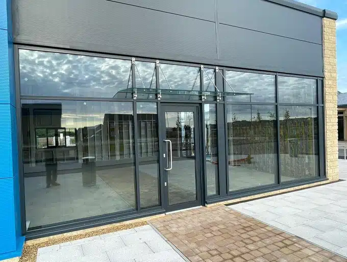 Aluminium shop fronts 